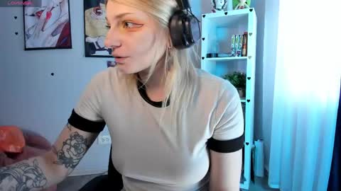 Ava online show from May 13, 1:32 pm