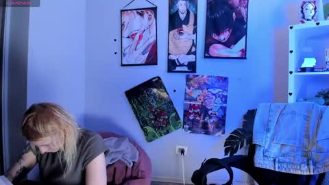 Ava online show from May 10, 1:06 pm