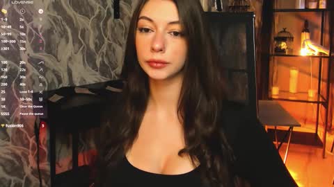 Avie online show from October 29, 8:53 pm