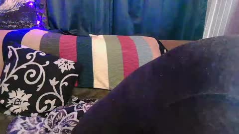 raven blue online show from November 5, 5:42 am