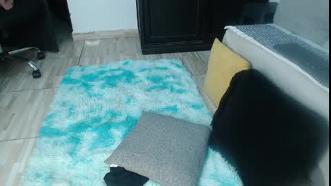 AVIS  online show from April 18, 5:42 am