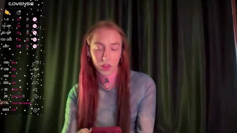 avril_pearly_ online show from October 10, 11:16 am