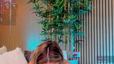 AVRILL CYRUX online show from February 28, 10:52 am