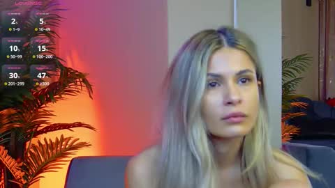 AVRILL CYRUX online show from November 15, 11:45 am