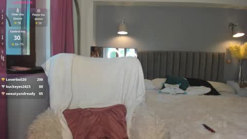 Snapshot of awesome_jolie chatting on October 5, 10:34 am Jolie online show from October 5, 10:34 am