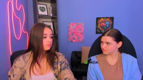 awesomeemma_ online show from May 5, 11:16 am