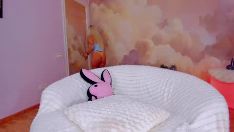 Ella online show from June 12, 4:11 am