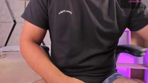 axel_grey_ online show from March 3, 12:45 pm