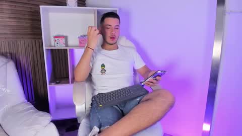 Snapshot of axel_grey_ chatting on October 21, 12:21 pm axel_grey_ online show from October 21, 12:21 pm