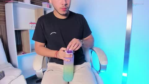Snapshot of axel_grey_ chatting on September 10, 1:34 pm axel_grey_ online show from September 10, 1:34 pm