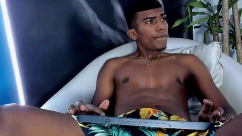 axel_hunter1 online show from June 22, 9:22 pm