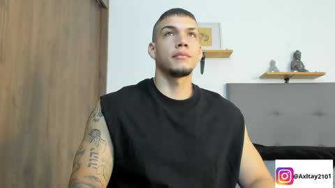 INDEPENDENT MODEL  online show from May 17, 11:25 pm