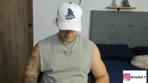 INDEPENDENT MODEL  online show from November 20, 5:21 pm