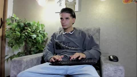 axel  online show from December 3, 6:47 am