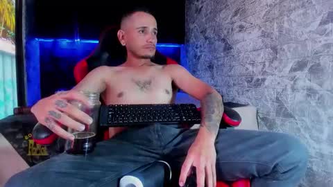 Axell Cross2 online show from April 13, 1:59 pm