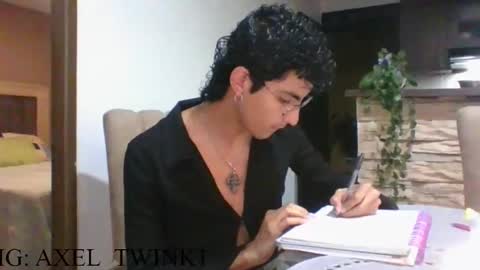 Snapshot of axellatino_ chatting on October 19, 2:16 am Axel online show from October 19, 2:16 am