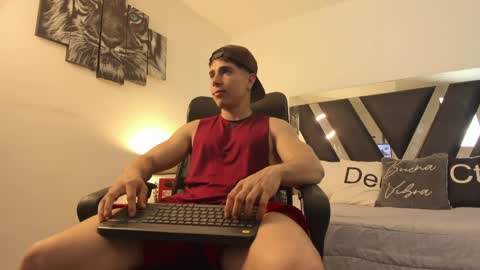 axelmartinezz online show from April 4, 9:55 pm