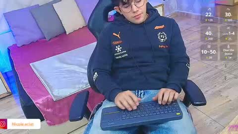 axelnoir_tay online show from May 23, 4:36 pm