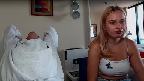 Axl online show from October 7, 5:58 am