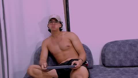 Axxel online show from April 7, 8:55 pm