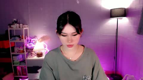 AYAHOSHILOVESYOU online show from March 28, 9:00 am