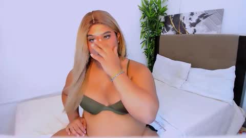 AYESHA online show from March 4, 4:26 pm