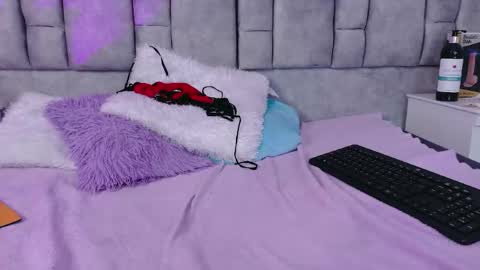 ayla_han online show from April 18, 8:16 am