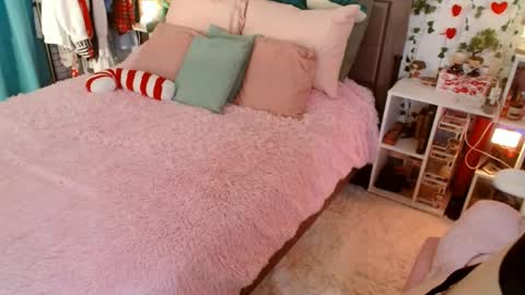 Ayla hill online show from April 3, 8:54 am