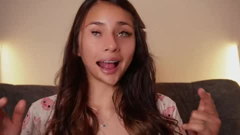 SOPHY ROGERS online show from April 13, 7:29 pm