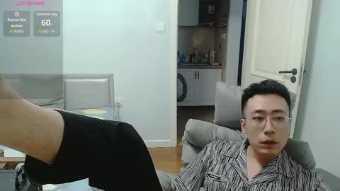 ayyzqh66 online show from April 29, 5:51 pm