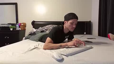 azell19 online show from February 14, 12:51 am