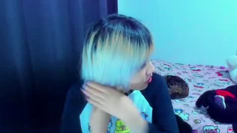 Azu Moure online show from August 7, 4:44 am
