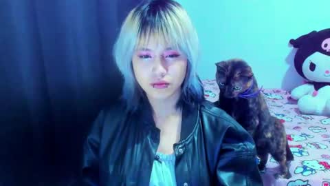 Azu Moure online show from August 9, 2:43 am