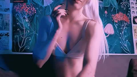 Snapshot of babe_moister chatting on September 16, 7:44 am babe_moister online show from September 16, 7:44 am