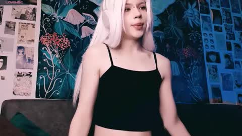 Snapshot of babe_moister chatting on October 1, 4:33 am babe_moister online show from October 1, 4:33 am