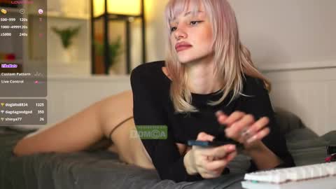 Hey  Im your angel Holly online show from February 20, 11:21 pm