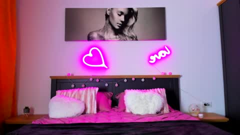 Aisha online show from April 4, 8:21 am