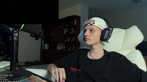 Big cock boy online show from December 7, 8:00 pm