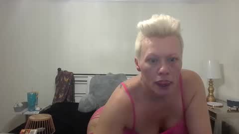 babygotbakkkk online show from December 2, 4:32 am