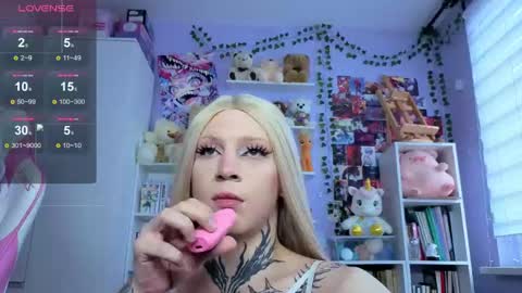 LOLA online show from April 15, 3:48 pm