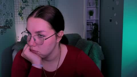 Mia online show from April 6, 6:14 am