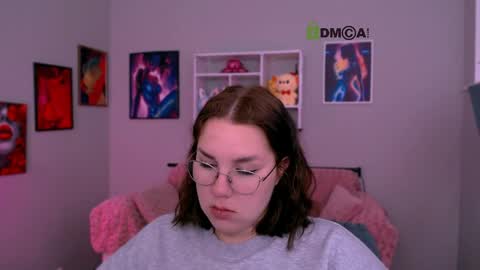 Mia online show from April 7, 7:10 am