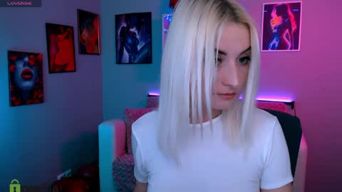 Mia online show from April 5, 7:22 pm