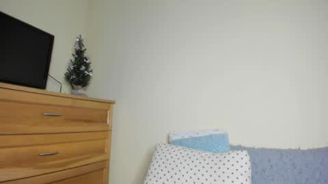 Name online show from December 5, 7:33 pm