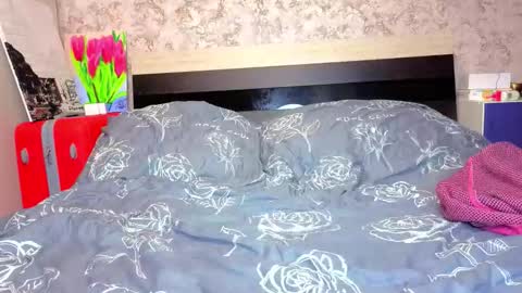 holly online show from March 25, 4:03 pm