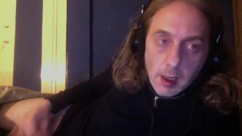 Snapshot of bangintoleather chatting on March 8, 3:28 am bangintoleather online show from March 8, 3:28 am