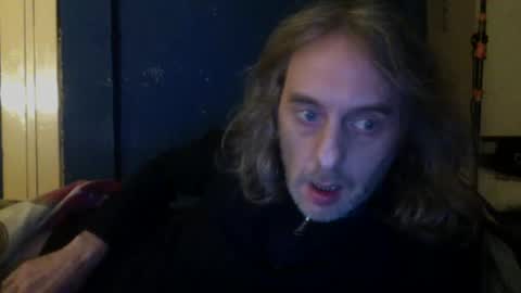 Snapshot of bangintoleather chatting on December 8, 2:25 am bangintoleather online show from December 8, 2:25 am