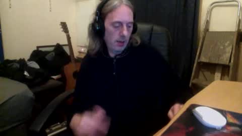 Snapshot of bangintoleather chatting on October 18, 2:38 am bangintoleather online show from October 18, 2:38 am