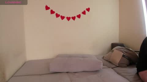 GMT 2Tue-Thur Sat Sun 0900am-1400am  online show from April 22, 10:22 am