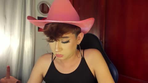          I work from home this is my room 3 online show from September 25, 7:59 am